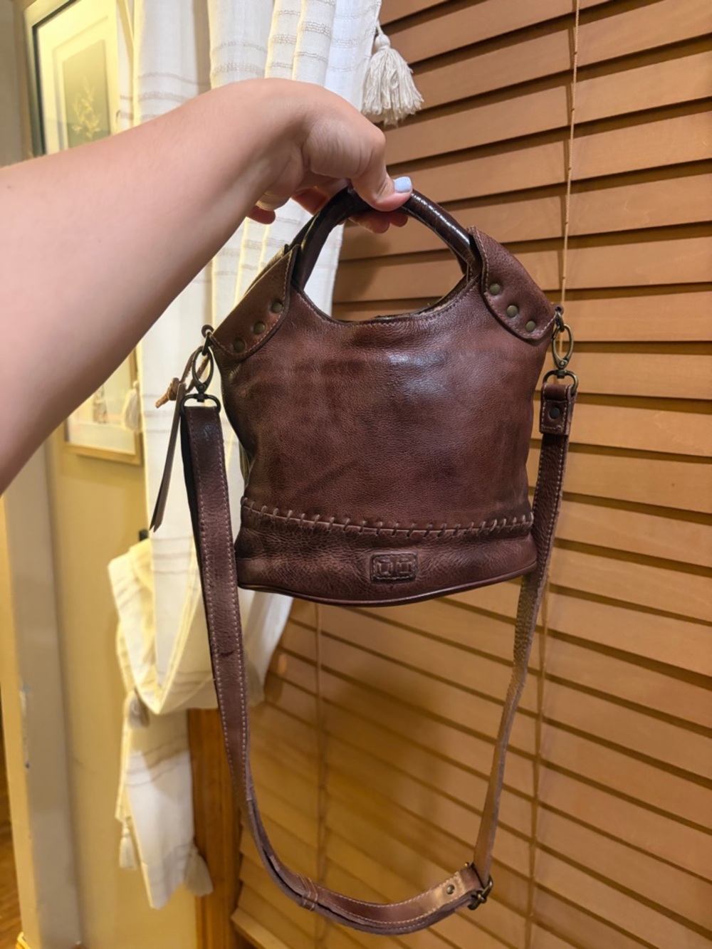 Bed Stu Rustic Brown Leather Crossbody Bucket Bag - Picture 3 of 8